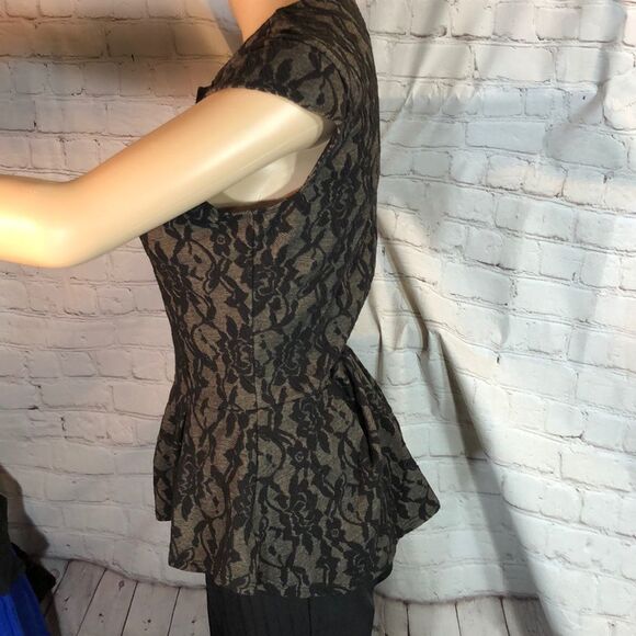 Big Strike Floral Applique Cap Sleeve Peplum Top M - Picture 5 of 10